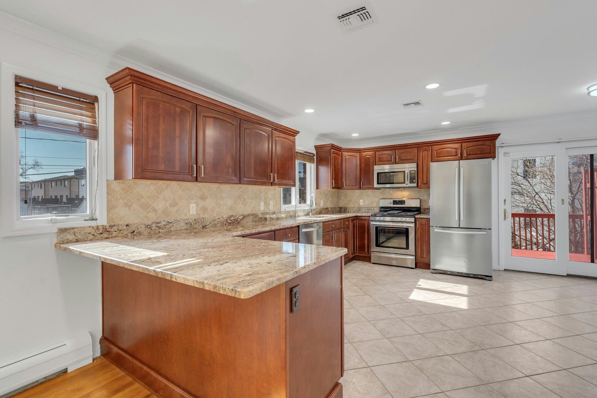 404 Washington Ave, Cliffside Park, New Jersey image 7