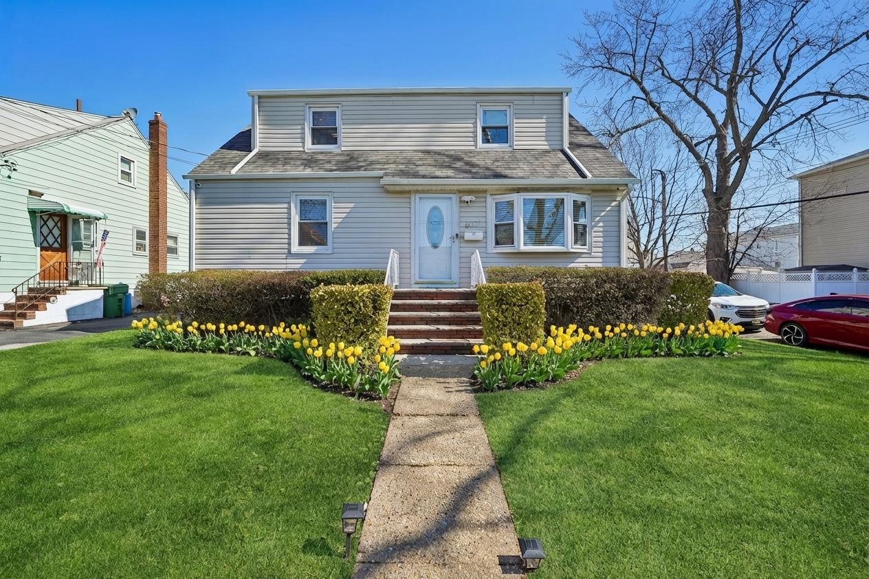 847 DENNIS PL