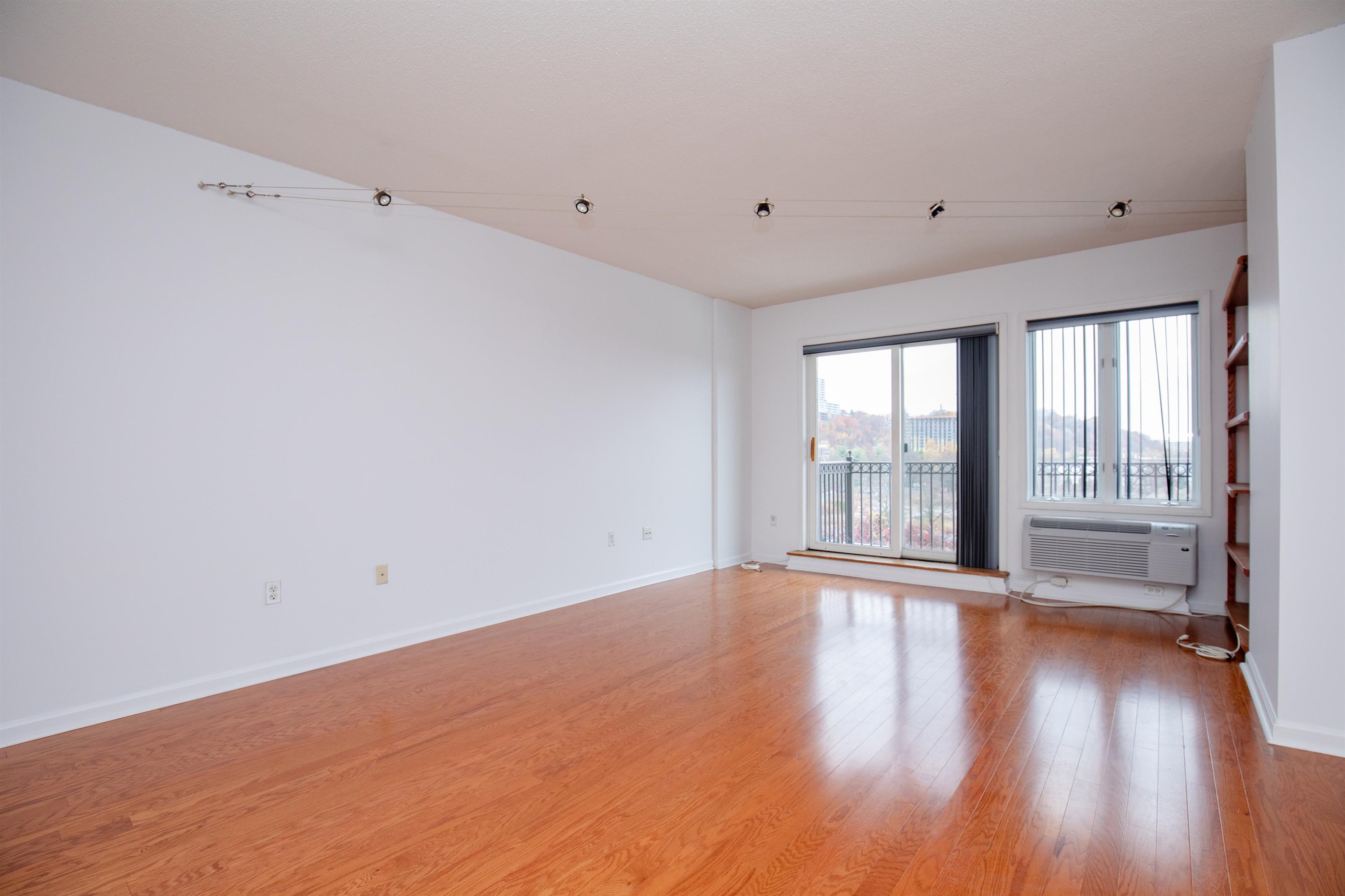 2206 City Pl, Edgewater, New Jersey image 7