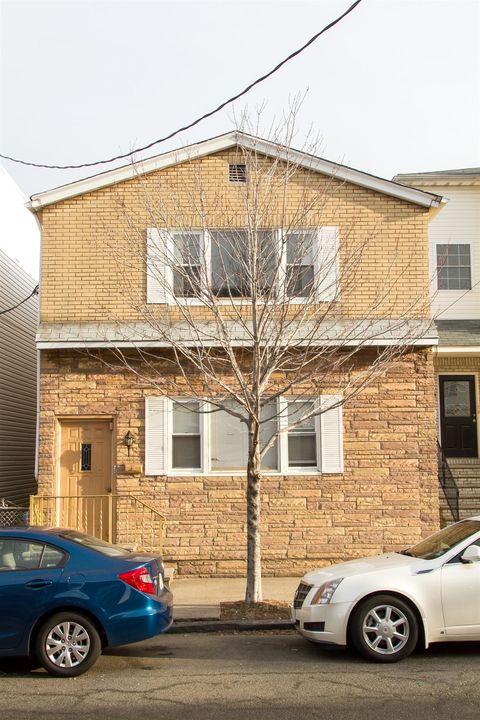 Multifamily For Sale - 85 Cottage St<br/> Hudson County, Bayonne, NJ 07002