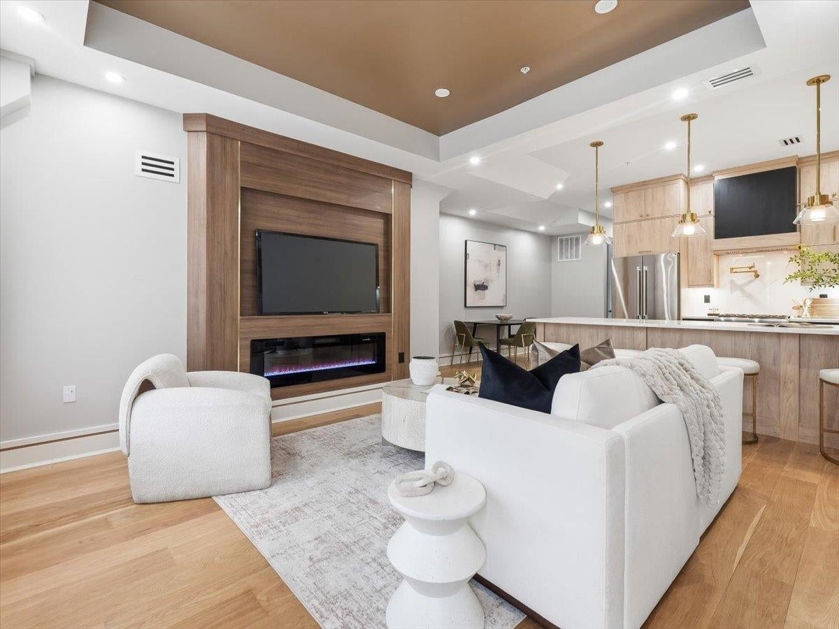 134 HANCOCK AVE 1