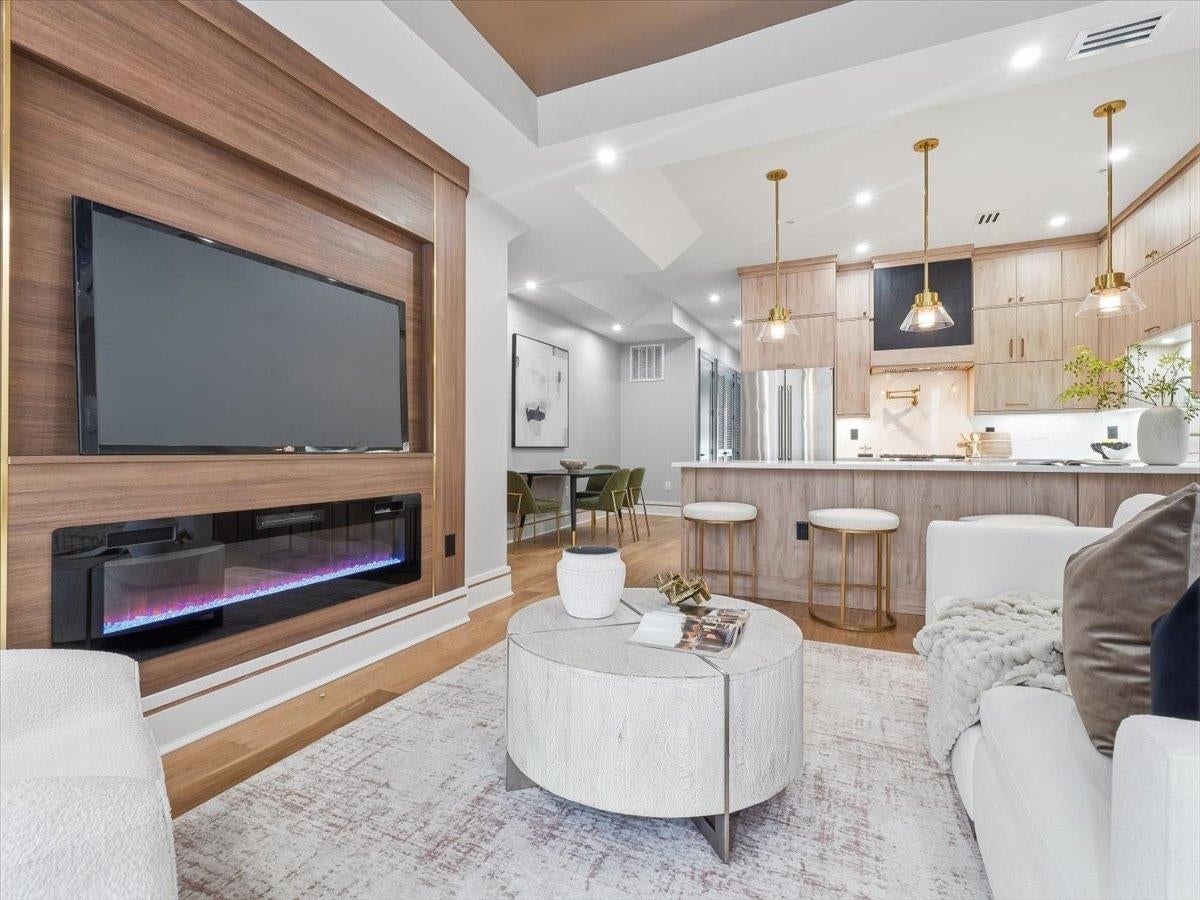 134 HANCOCK AVE 1