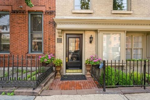 Condo For Sale - 212 Warren St #3<br/> Hudson County, Jersey City, NJ 07302