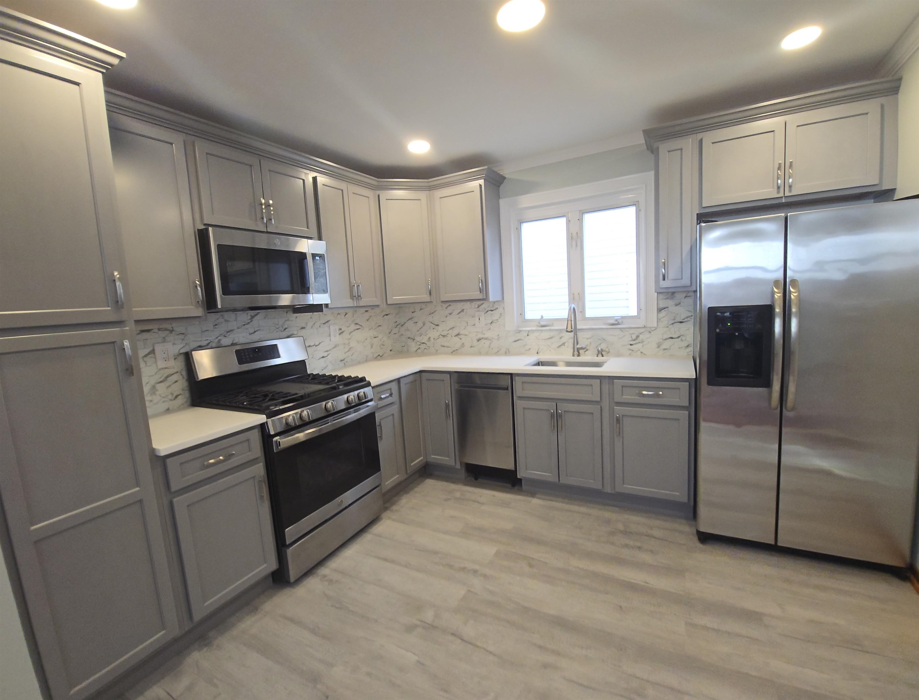 Bayonne, New Jersey 07002, United States, 2 Bedrooms Bedrooms, ,1 BathroomBathrooms,Residential,Active,79176