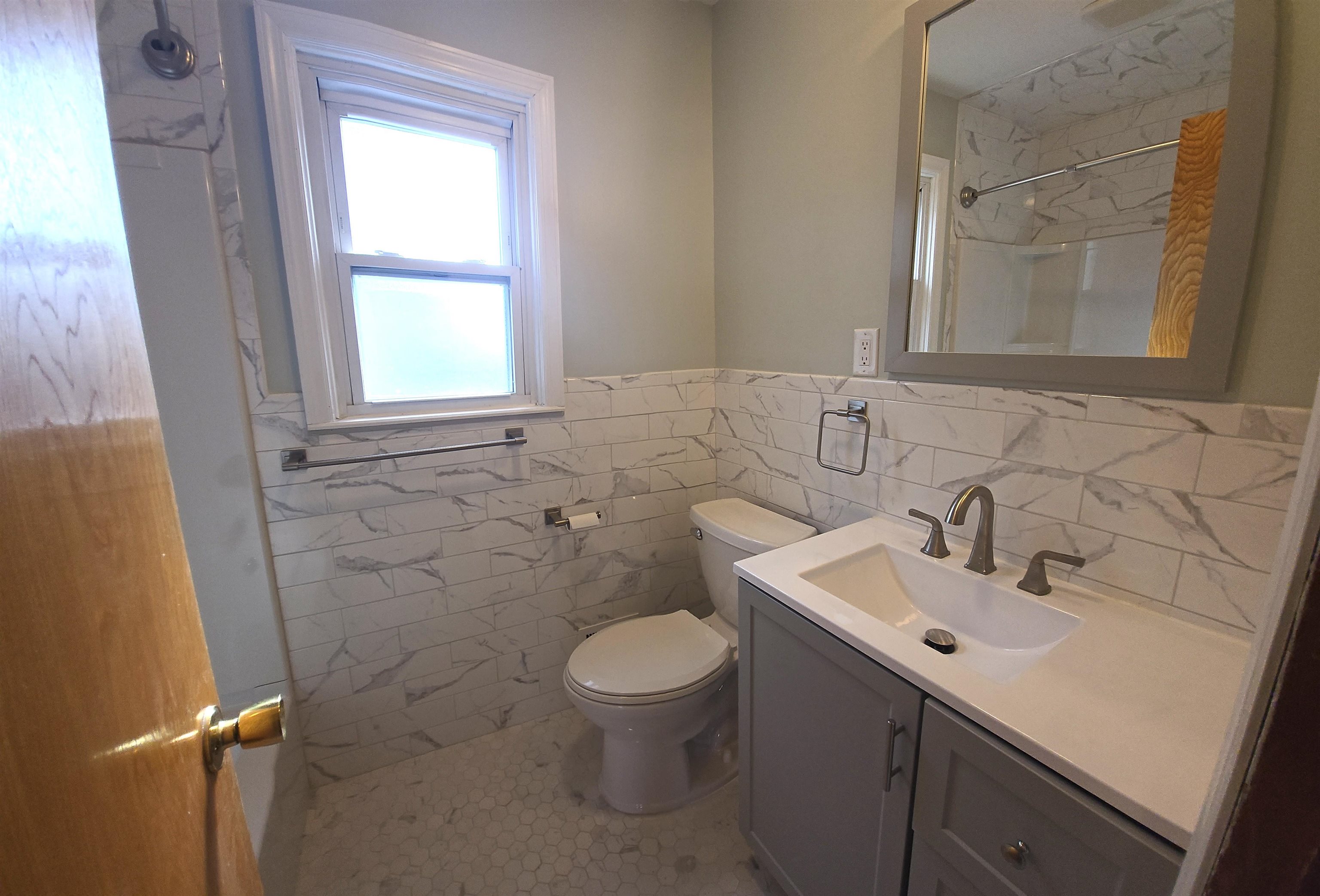 Bayonne, New Jersey 07002, United States, 2 Bedrooms Bedrooms, ,1 BathroomBathrooms,Residential,Active,79176