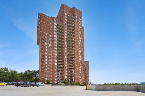 Condo For Sale - 627 Harmon Cove Tower #627<br/> Secaucus, NJ 07094