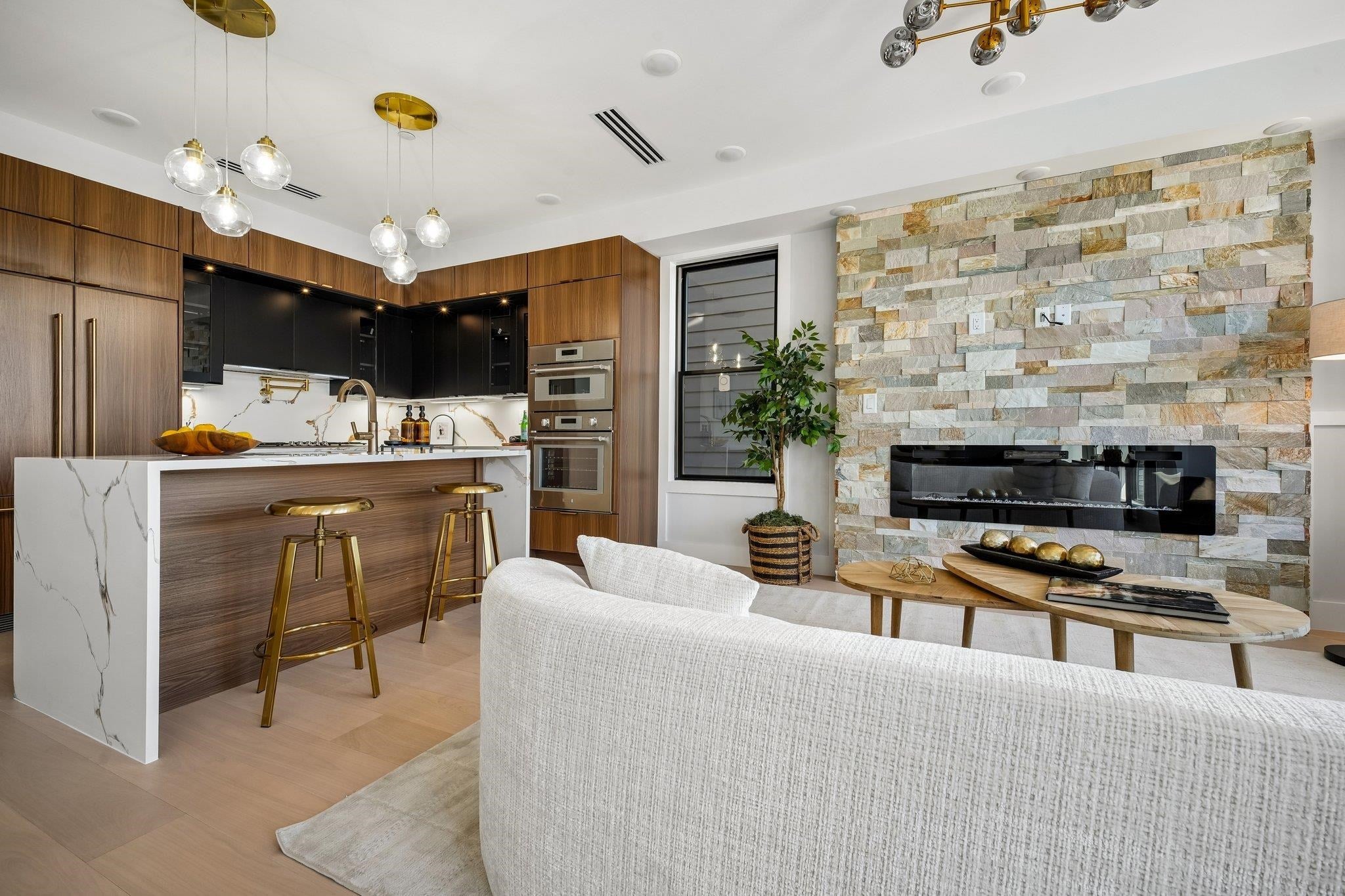 Search Homes 1 6 ELIZABETH ST 2
