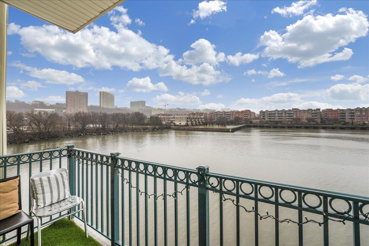 252 The Promenade #252, Edgewater, New Jersey image 26