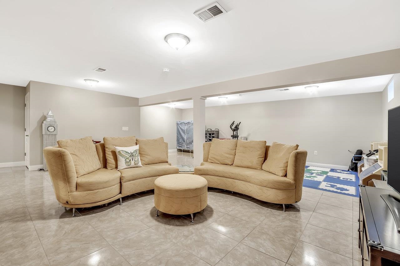 736 Hudson Ave, Secaucus, New Jersey image 39