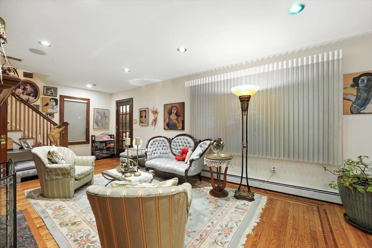 435 PARK AVE