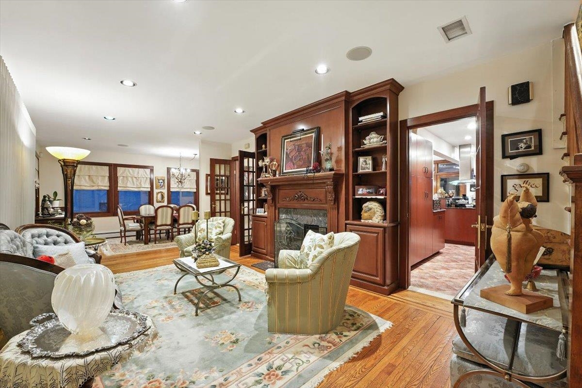 435 PARK AVE