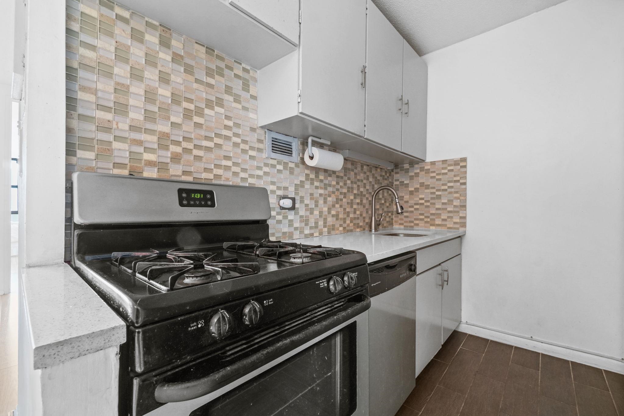 7002 Blvd East #7E, Guttenberg, New Jersey image 14