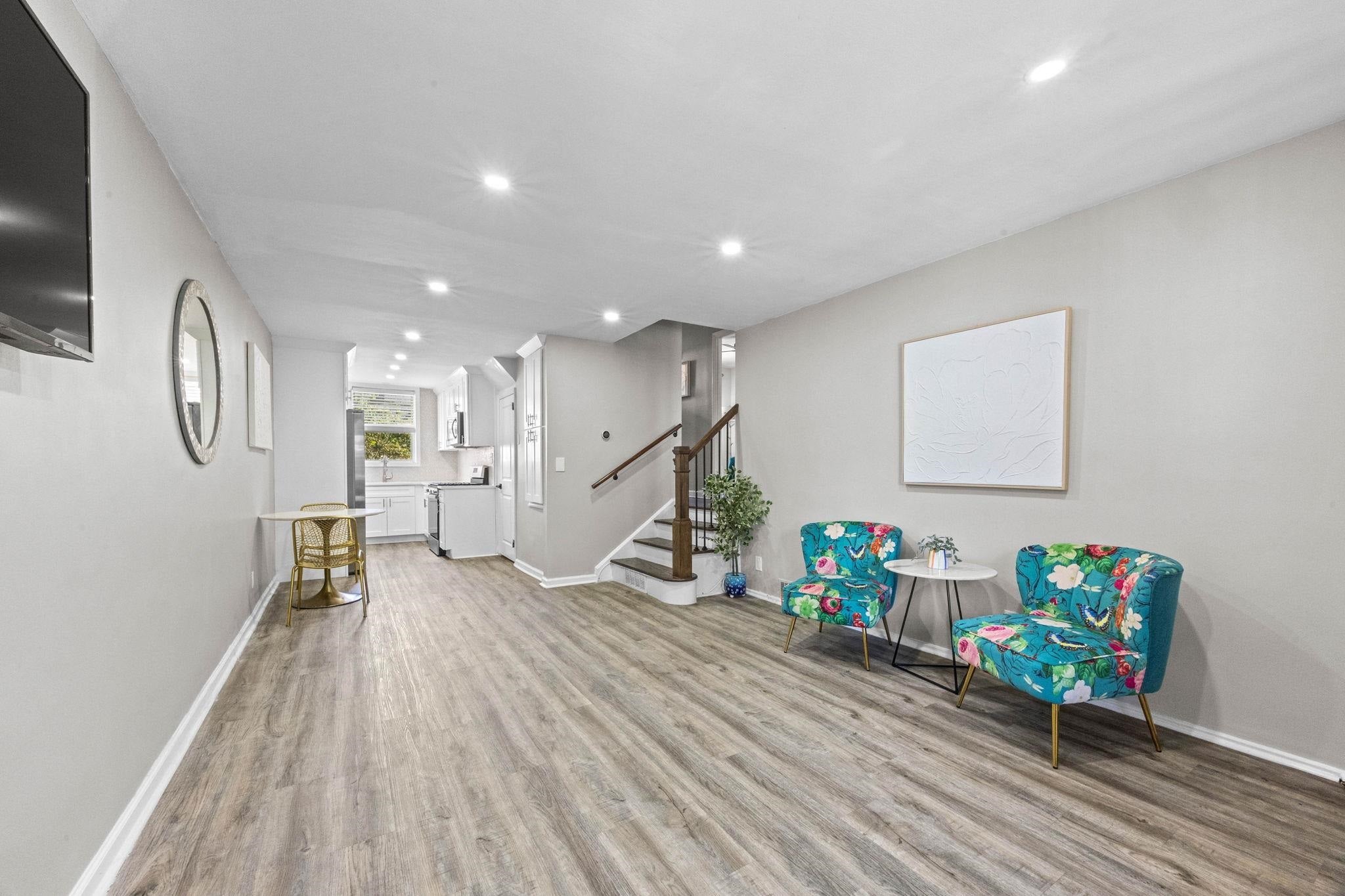 4 PARKSIDE LANE