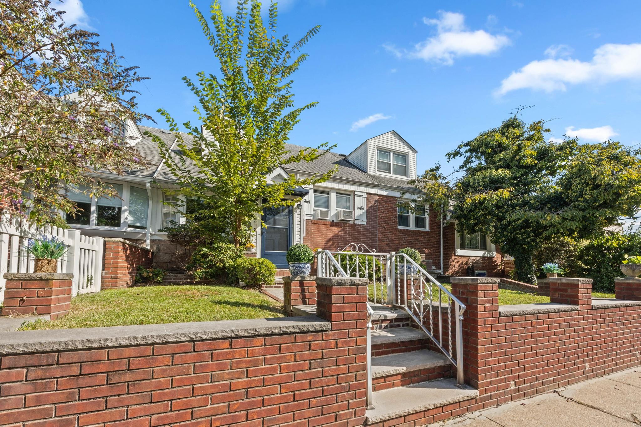 4 PARKSIDE LANE