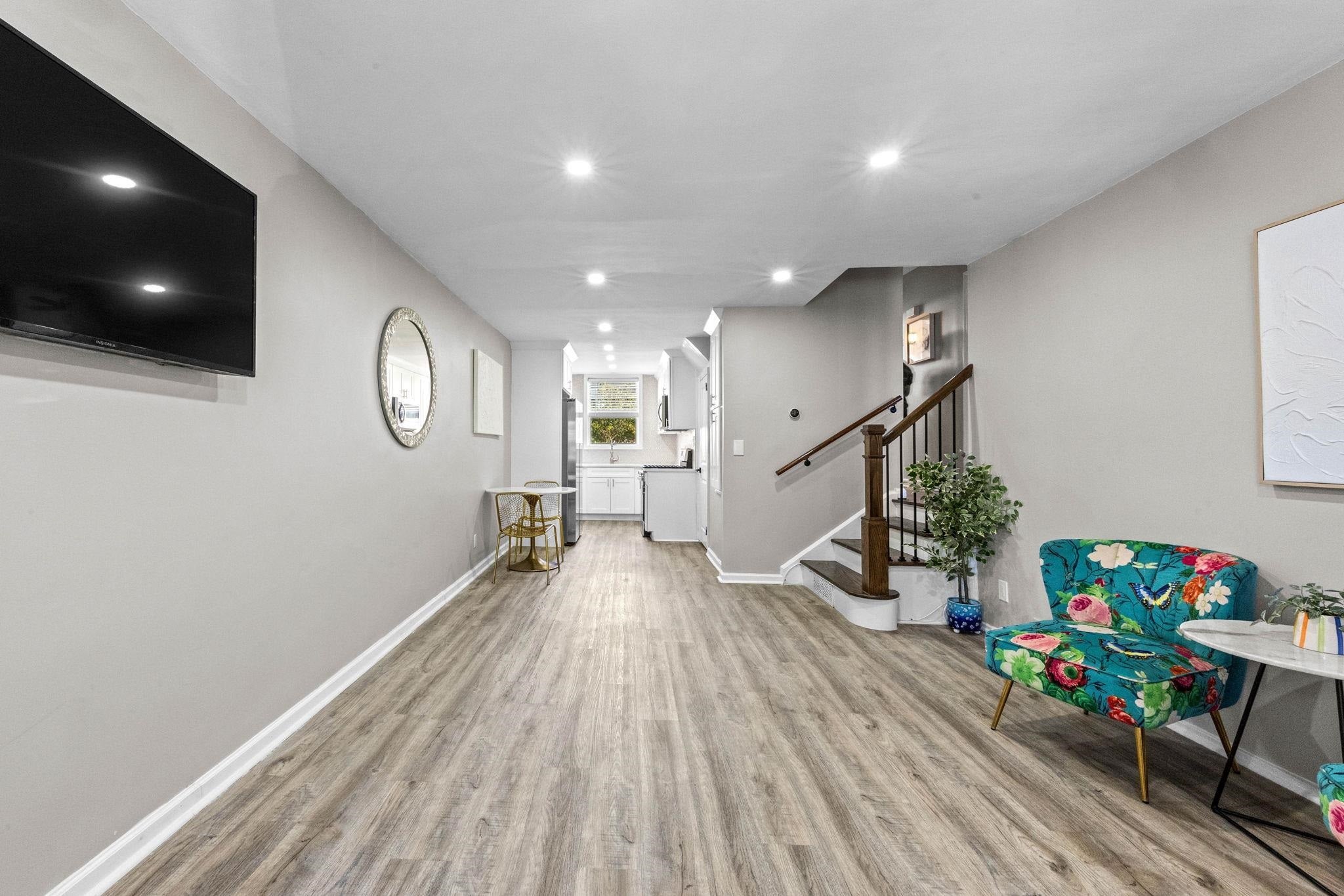 4 PARKSIDE LANE