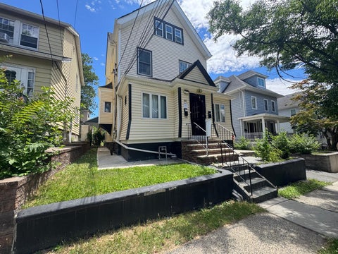 Multifamily For Sale - 66 Washburn Pl<br/> Bergen County, East Rutherford, NJ 07073