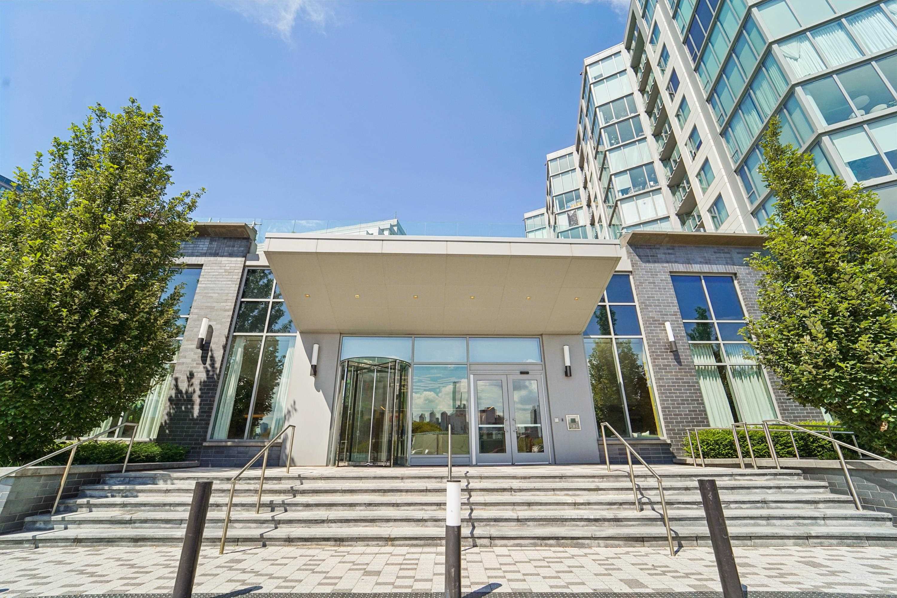 9 AVENUE AT PORT IMPERIAL 922