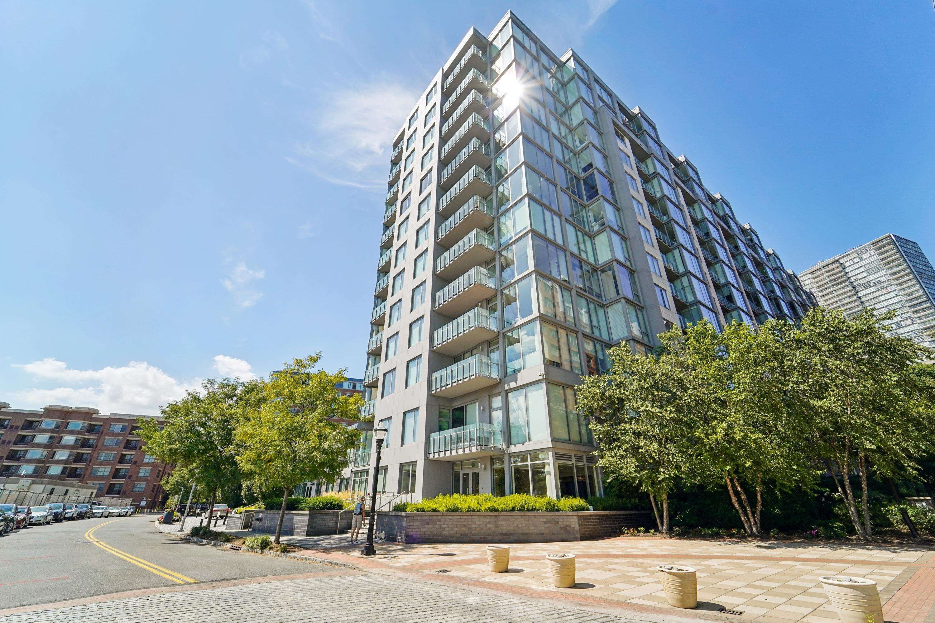 9 AVENUE AT PORT IMPERIAL 922