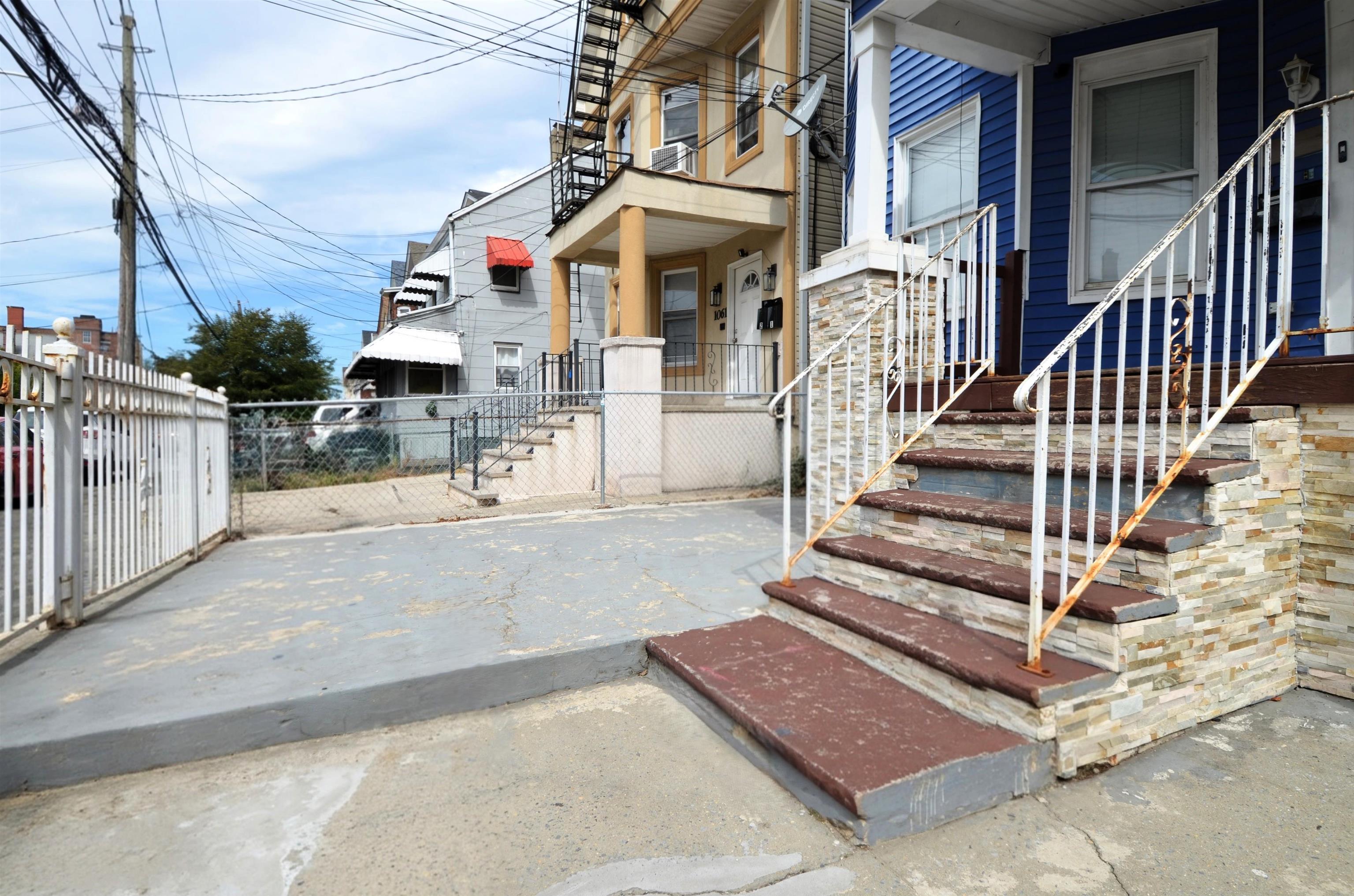 1059 LAFAYETTE ST