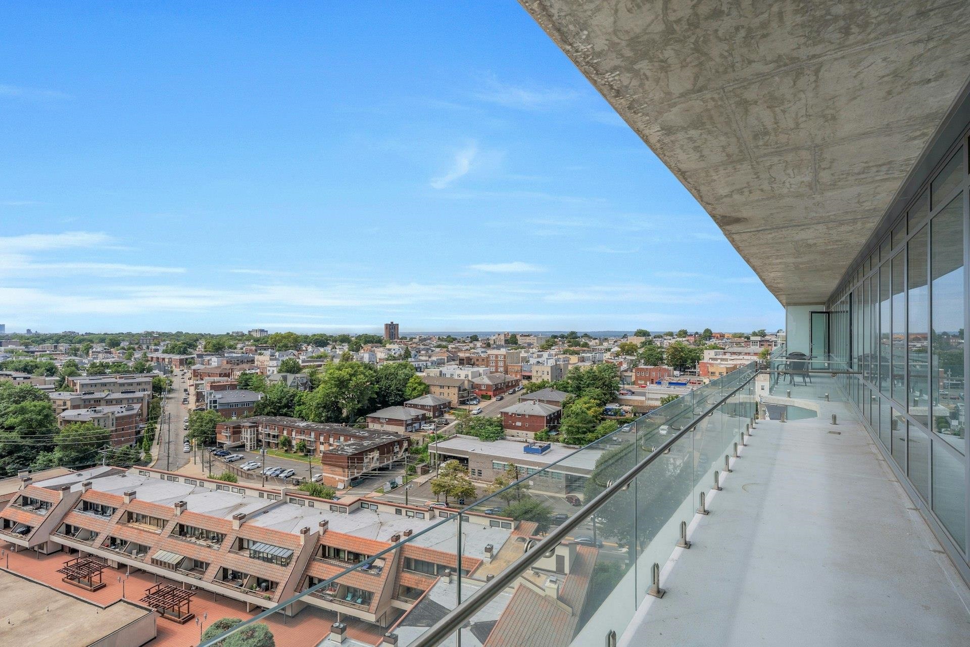 320 ADOLPHUS AVE 1009