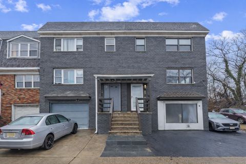 Multifamily For Sale - 82 Garfield Ave<br/> Jersey City, NJ 07305