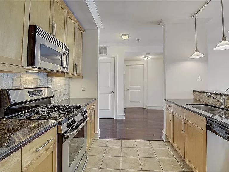 830 Monroe St #4G, Hoboken, New Jersey image 3
