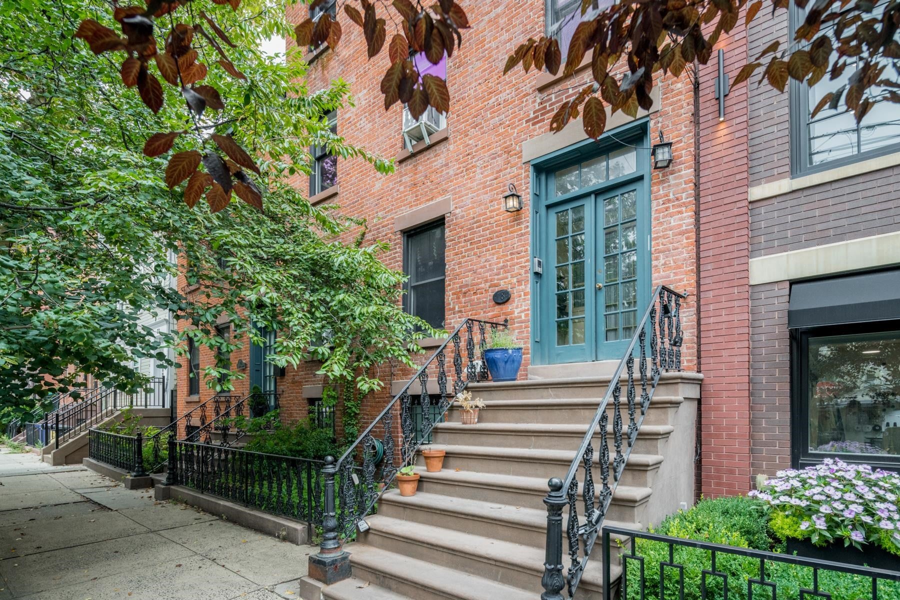 18 BRIGHT ST C