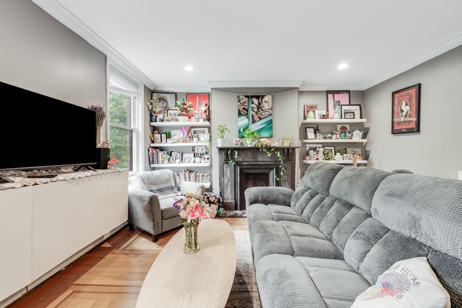 18 BRIGHT ST C