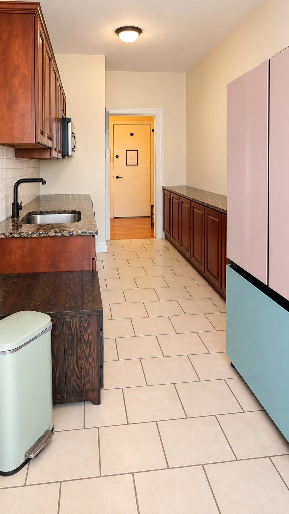131 KENSINGTON AVE E2