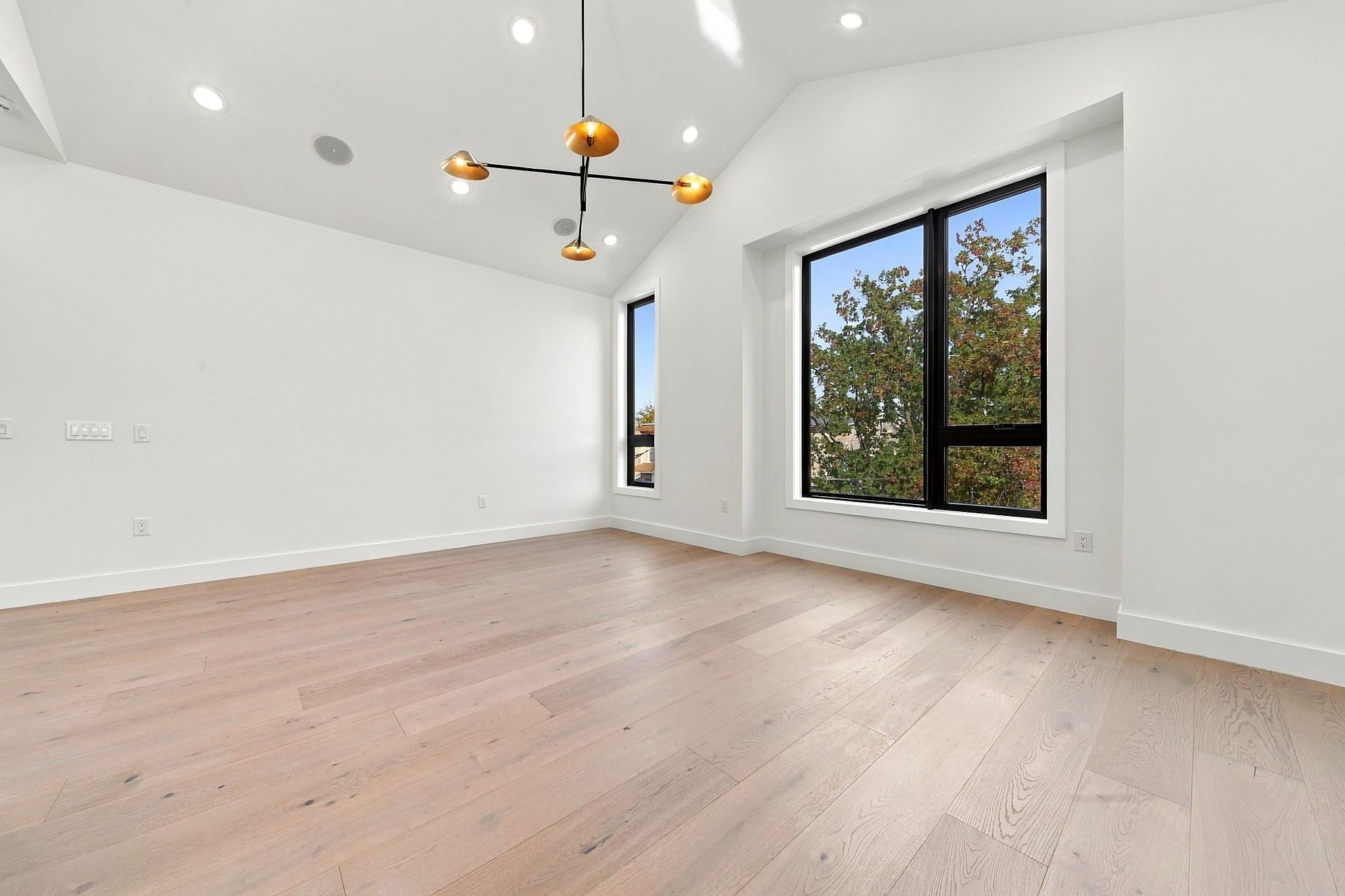 57 WAVERLY ST 2