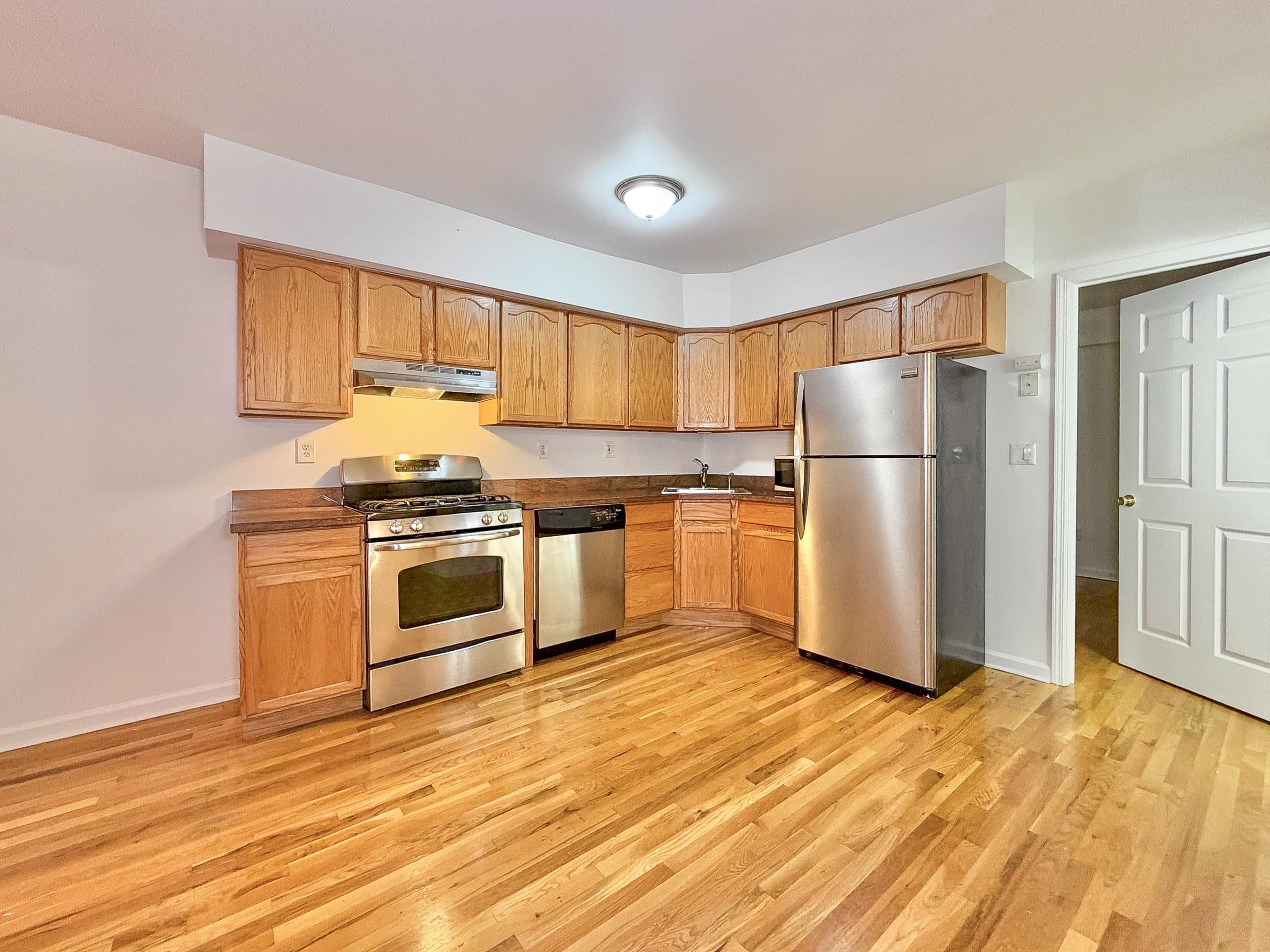 402 GRAND ST 101/1