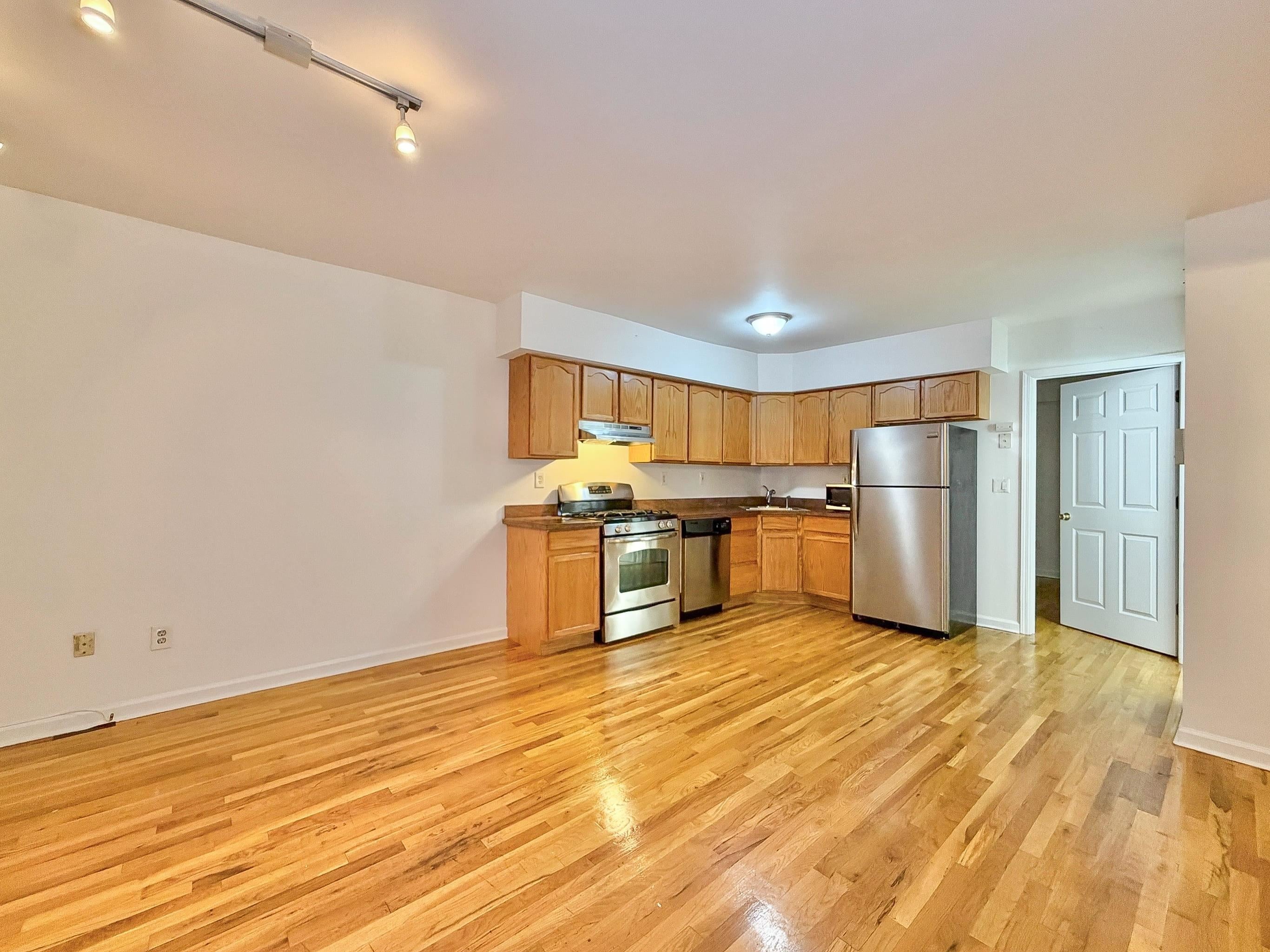402 GRAND ST 101/1