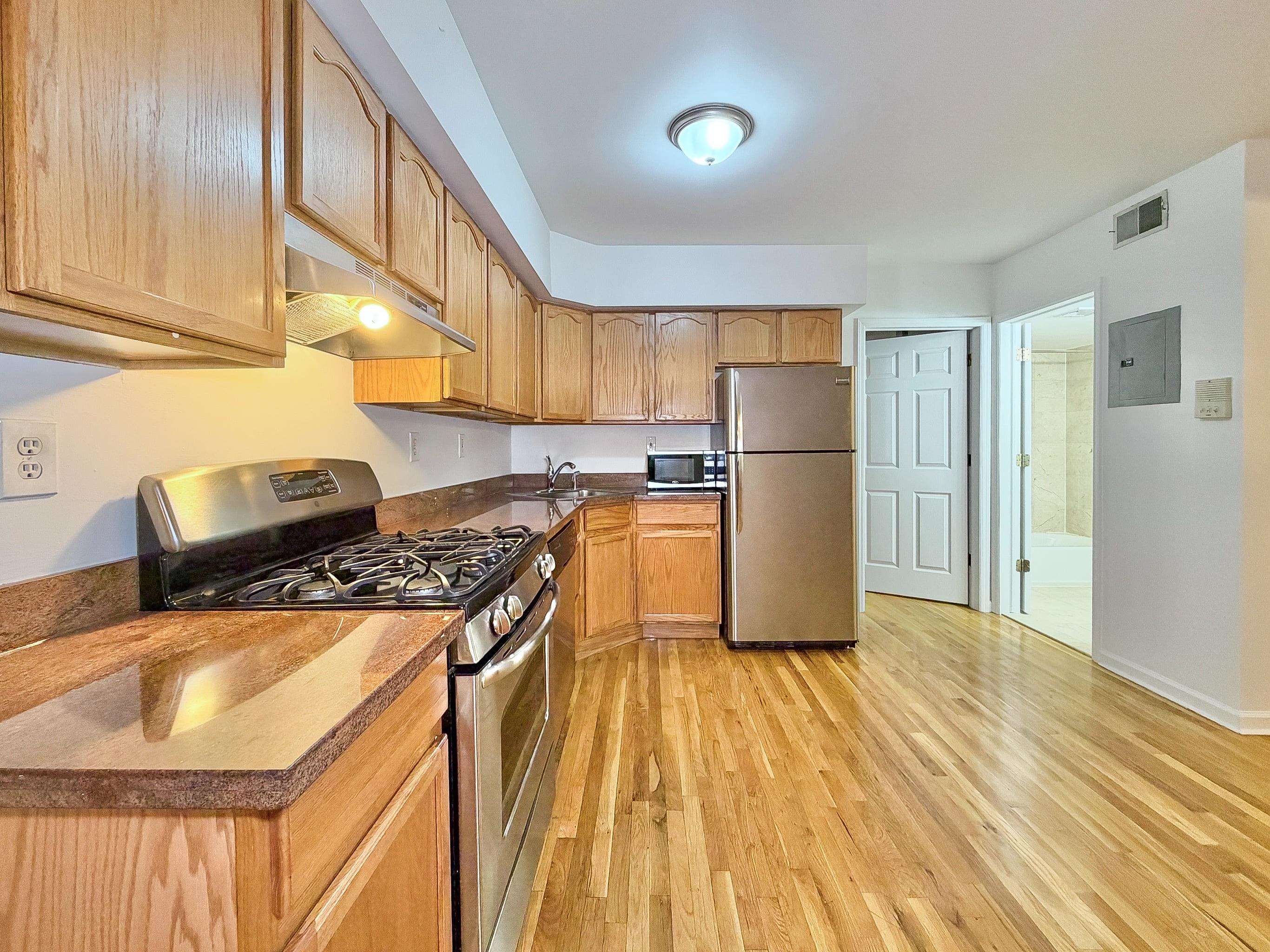 402 GRAND ST 101/1