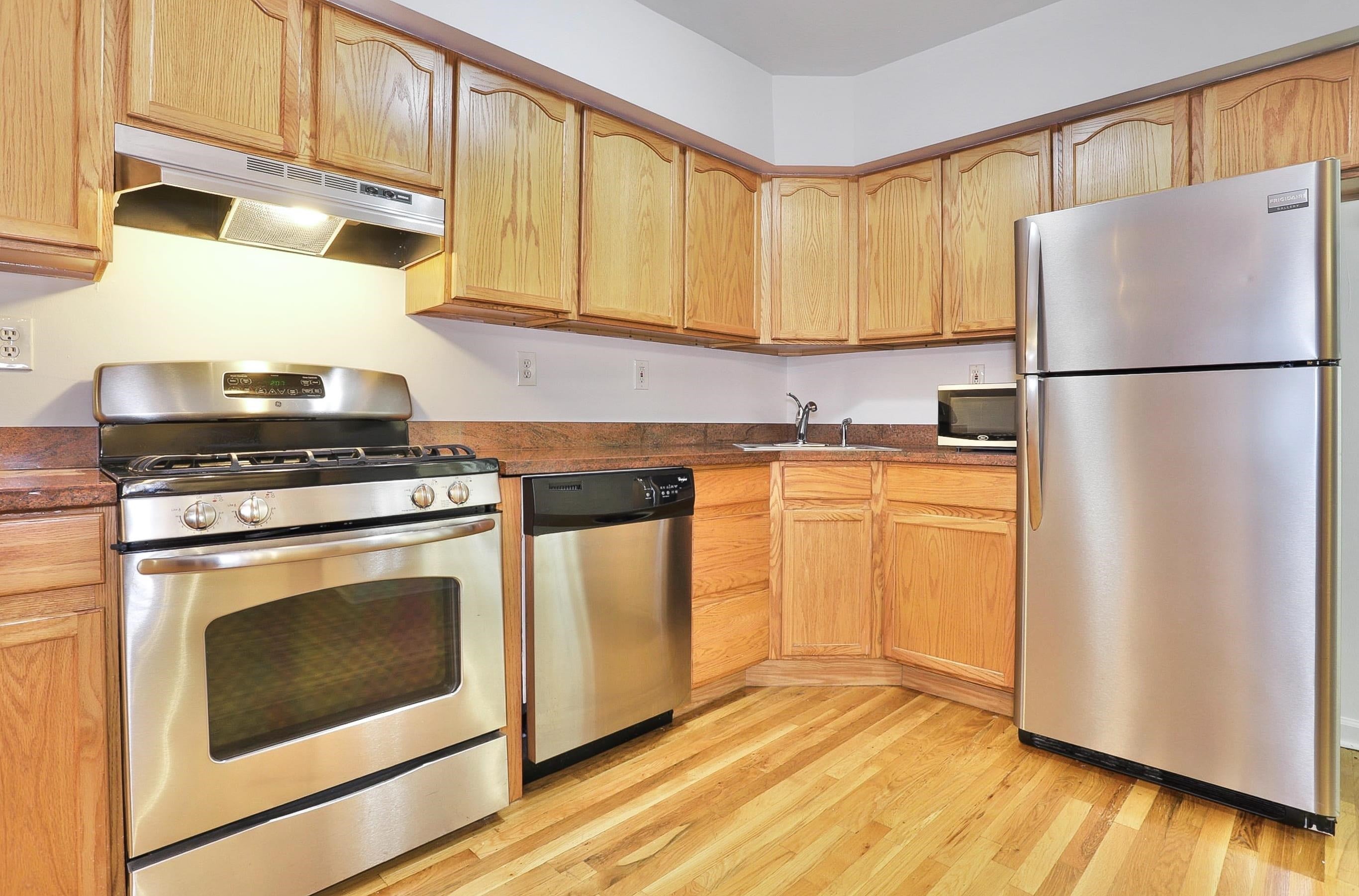 402 GRAND ST 101/1