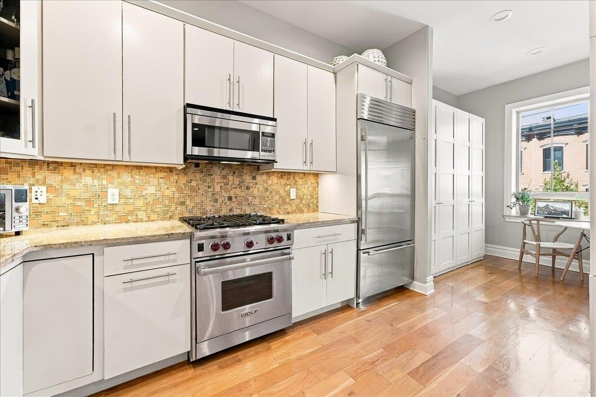 827 BLOOMFIELD ST 301