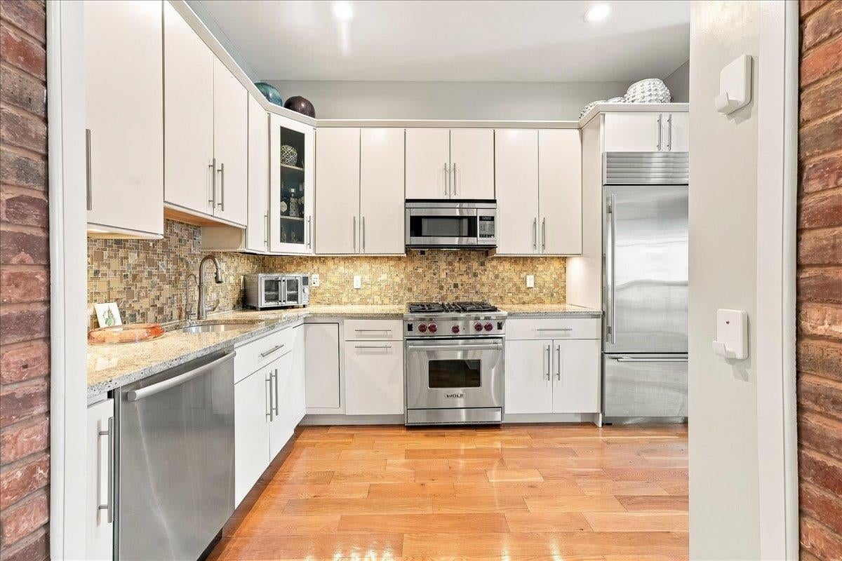 827 BLOOMFIELD ST 301