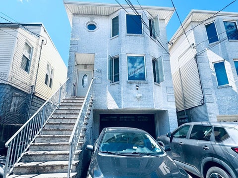 Homes For Rent - 162 West 53rd St #2<br/> Hudson County, Bayonne, NJ 07306