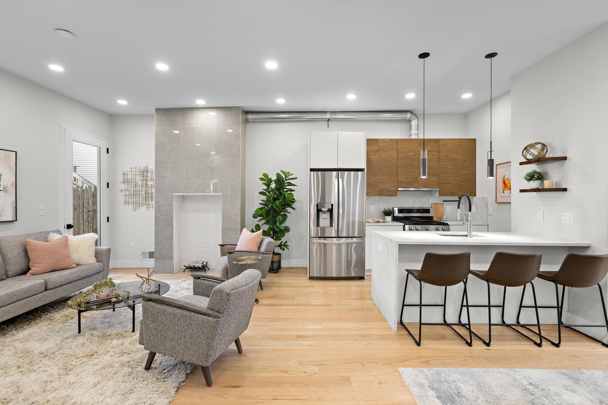 Search Homes 1 176 GRIFFITH ST 1