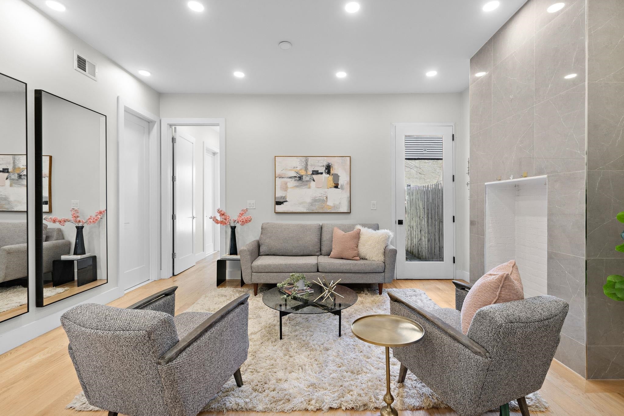 Search Homes 3 176 GRIFFITH ST 1