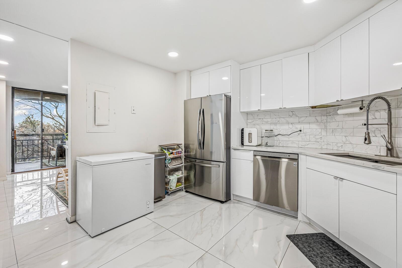 427 HARMON COVE TOWER 427