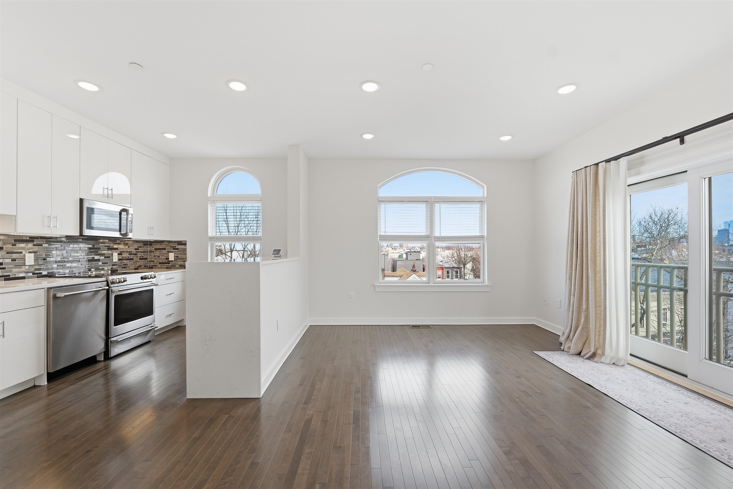 974 SUMMIT AVE 406
