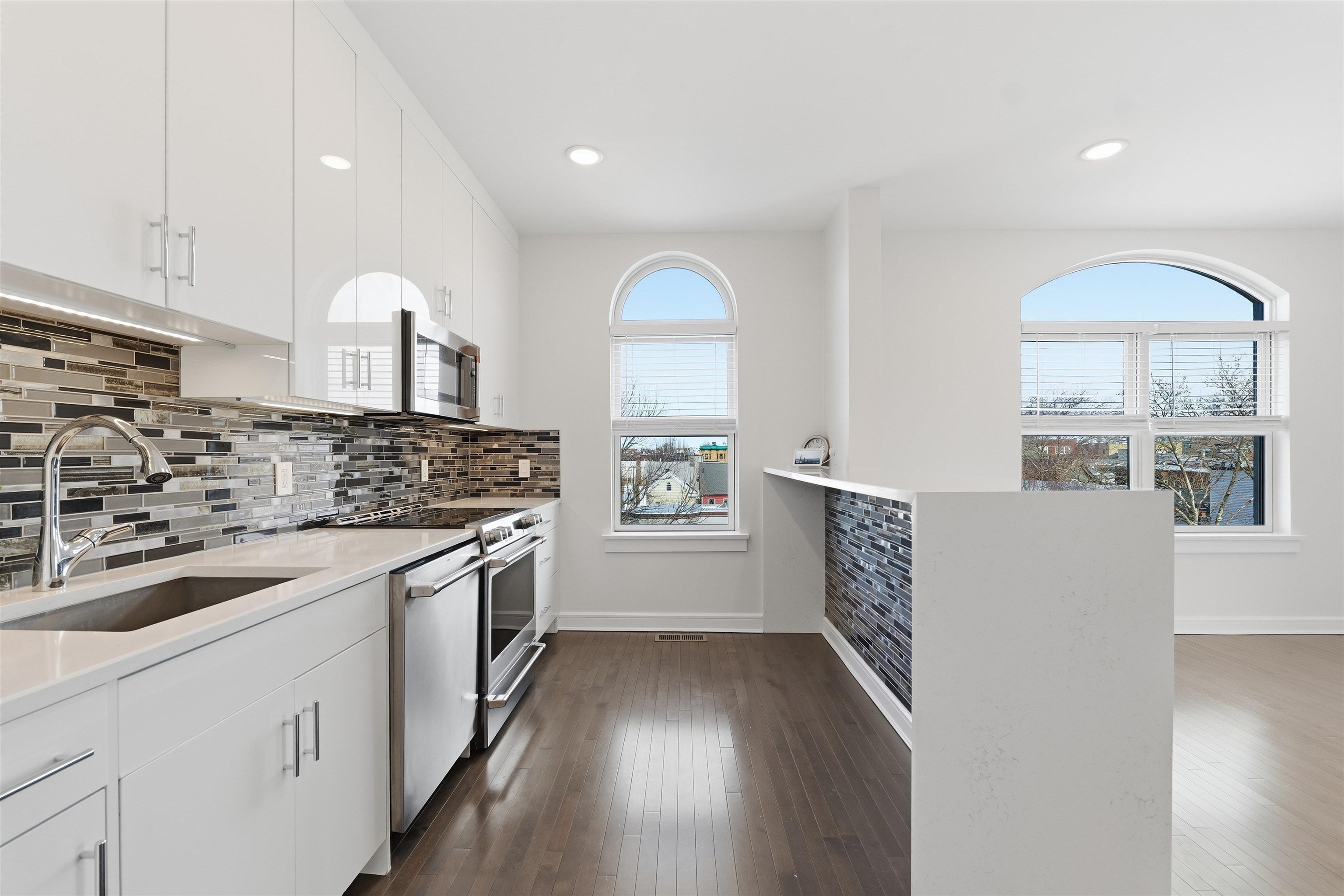 974 SUMMIT AVE 406