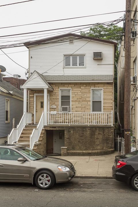72 WEST 22ND ST Bayonne NJ 07002