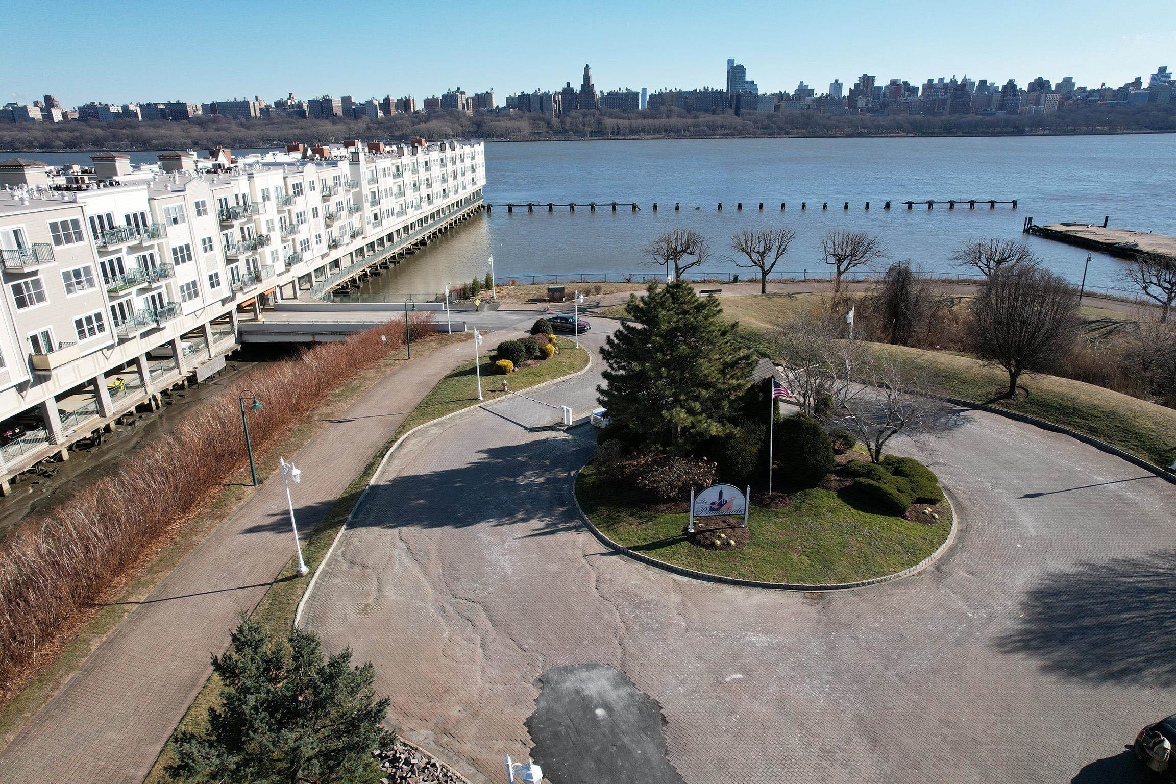 230 The Promenade, Edgewater, New Jersey image 16