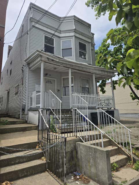 Apartment For Rent - 19 Oak St #2<br/> Hudson County, Jersey City, NJ 07304