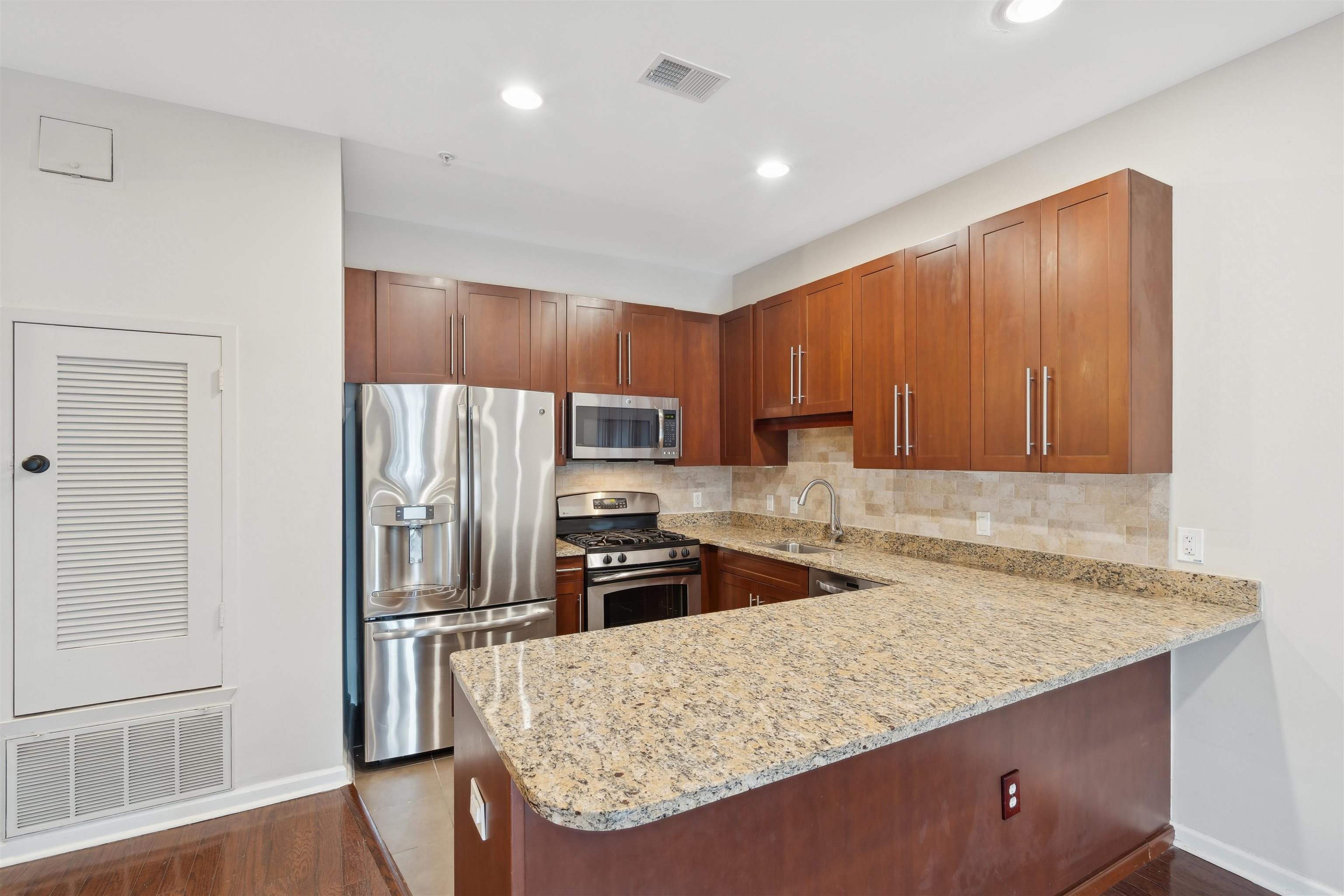 1100 Adams St #308, Hoboken, New Jersey image 6