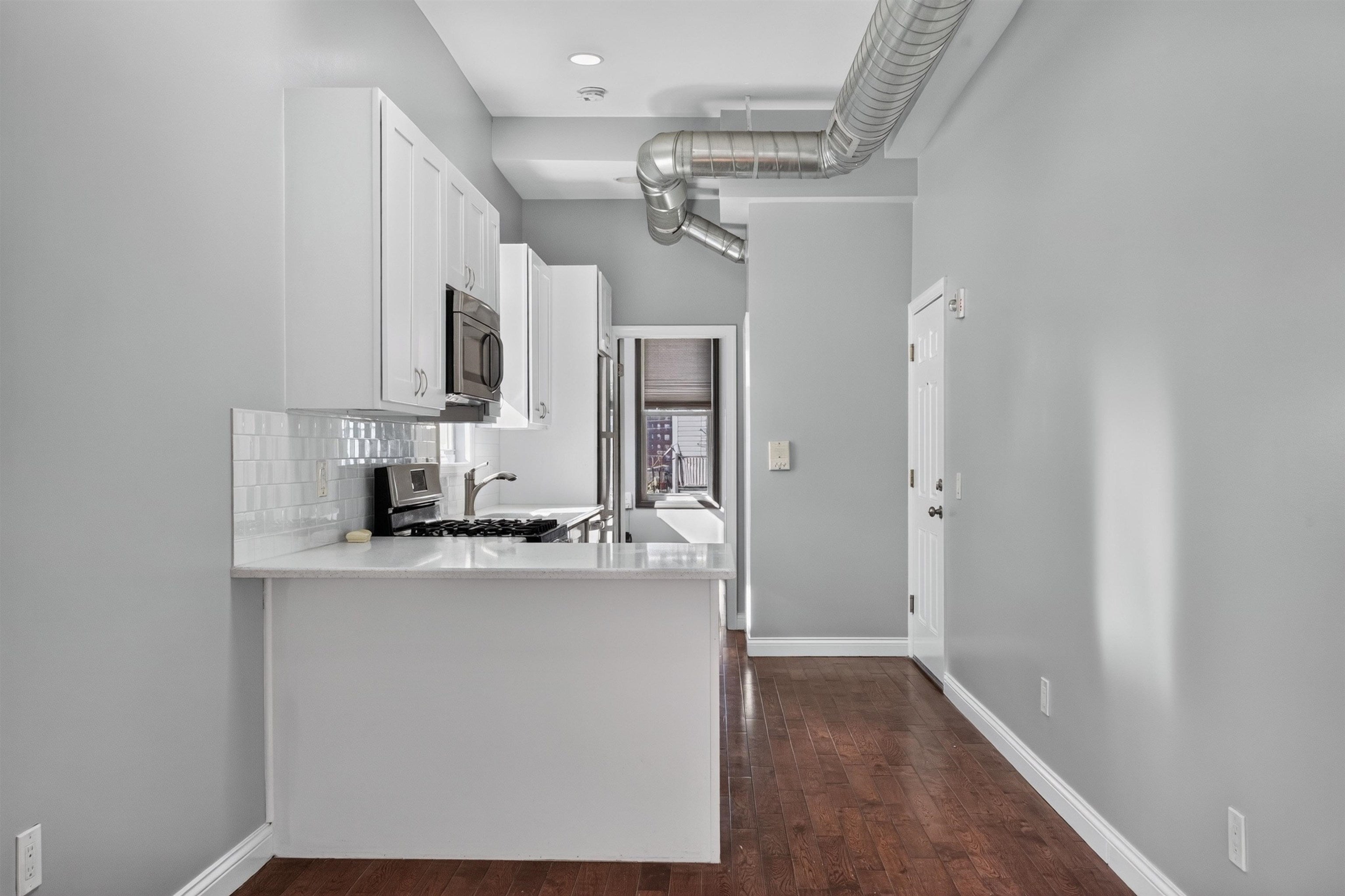 400 MADISON ST 6