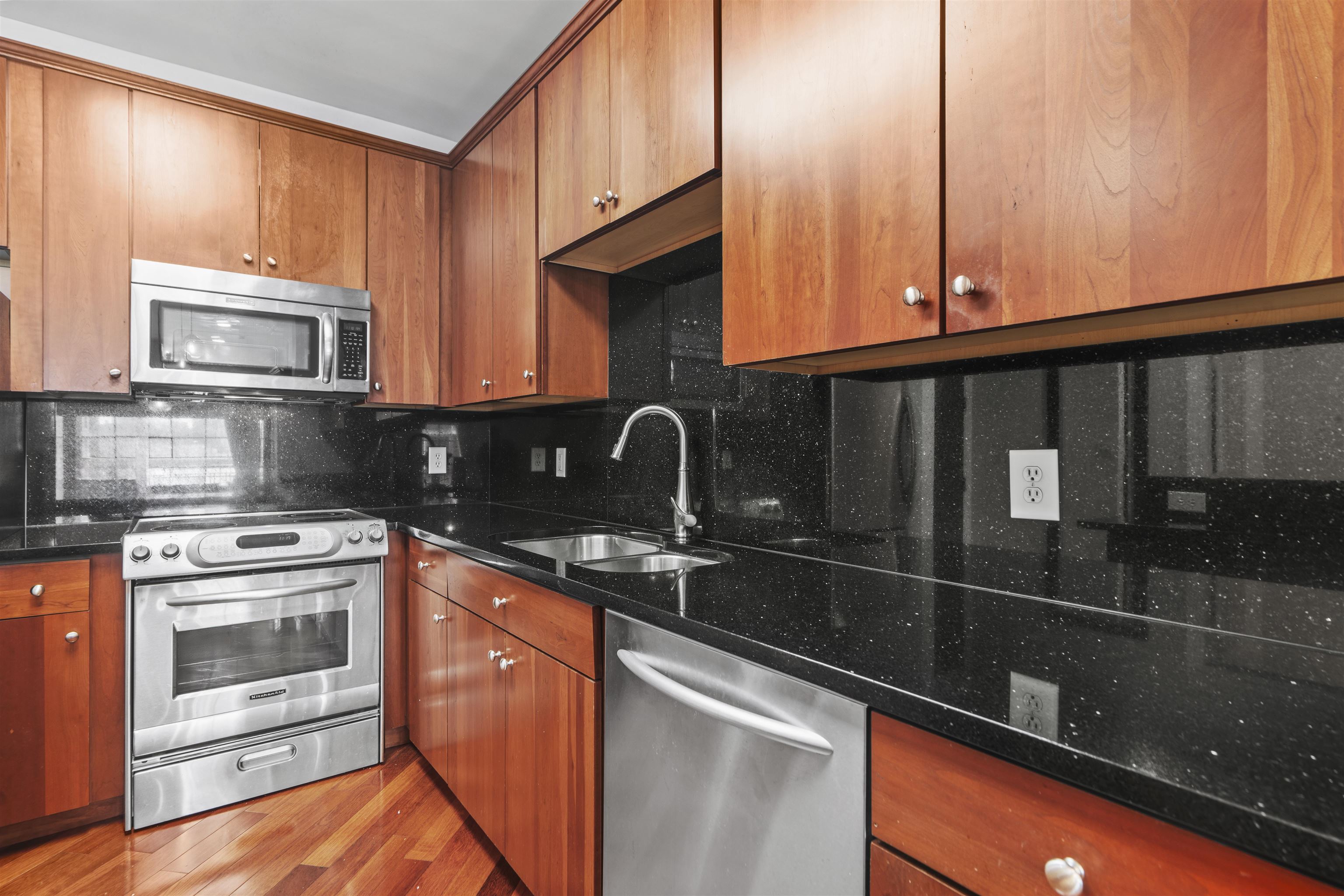 22 Avenue At Port Imperial #221, West New York, New Jersey image 5