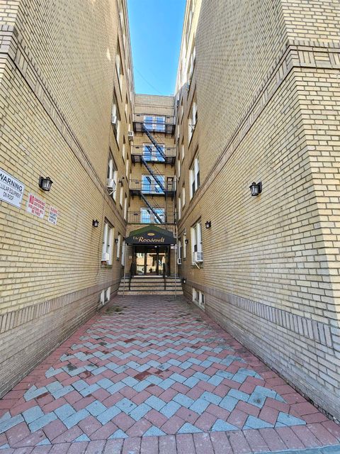 Condo For Sale - 201 45th St #E8<br/> Union City, NJ 07087