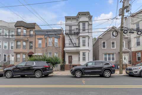 Homes For Rent - 149 Bowers St #3<br/> Jersey City, NJ 07307
